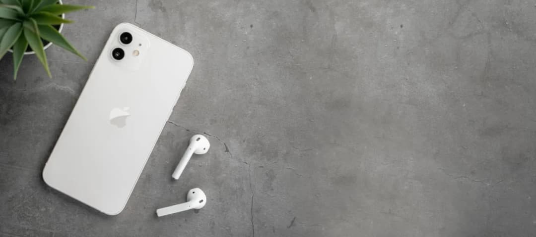 Jak połączyć AirPods z różnymi urządzeniami - proste kroki i porady