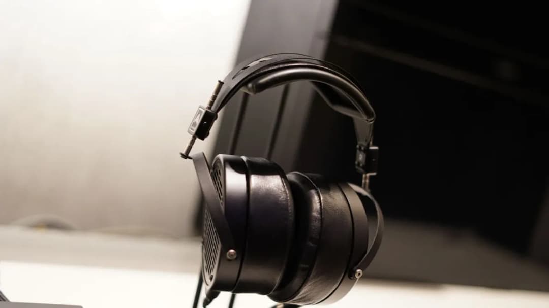 Słuchawki planarne czy dynamiczne – która opcja zaskoczy lepszym dźwiękiem?